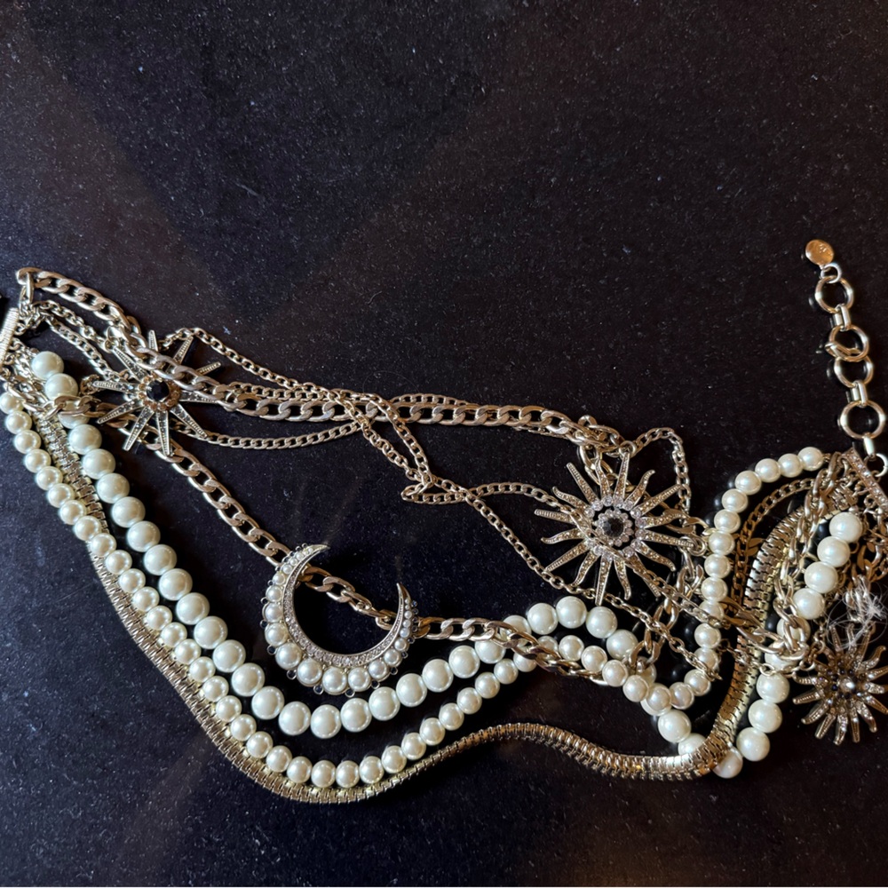 Elegant Gold and Pearl Necklace
